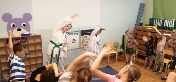 Kivimurru Lasteaia kasvandikud tutvusid taekwondo alustega Kivimurru Lasteaia kasvandikud tutvusid taekwondo alustega